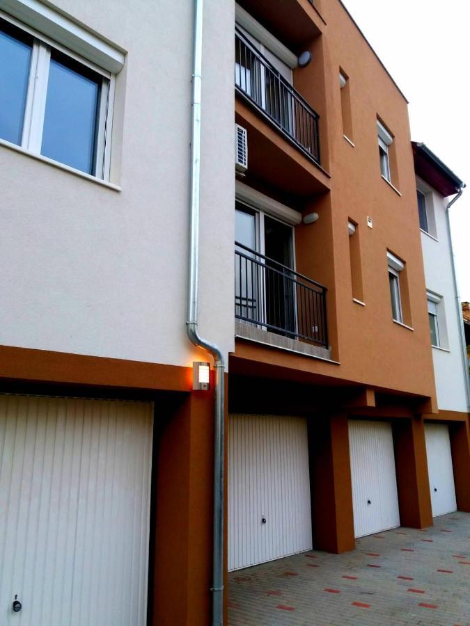 Olga Apartman Seghedin Exterior foto